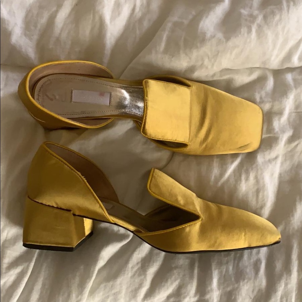 Suzanne Rae yellow gold silk smoking loafers 💫